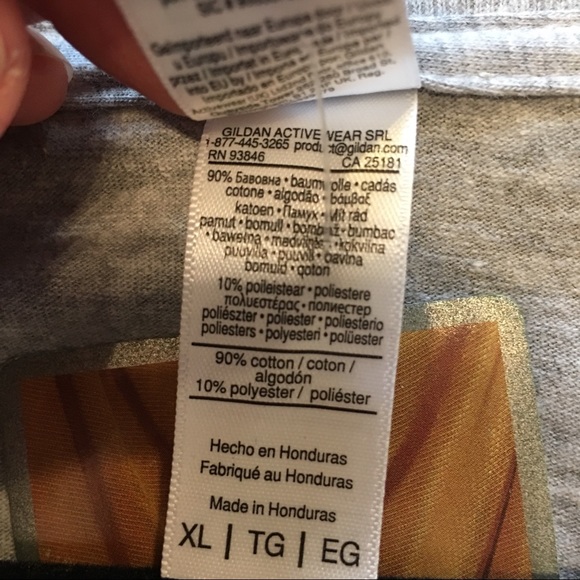 NWT • Unisex plans with dog graphic tee • V -Neck - Picture 5 of 6